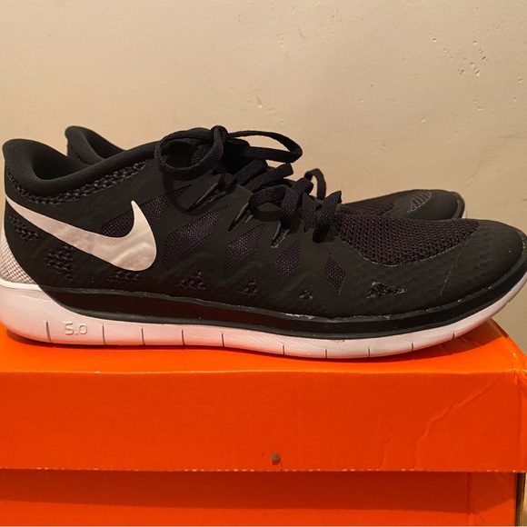 Nike shoes - Picture 3 of 3